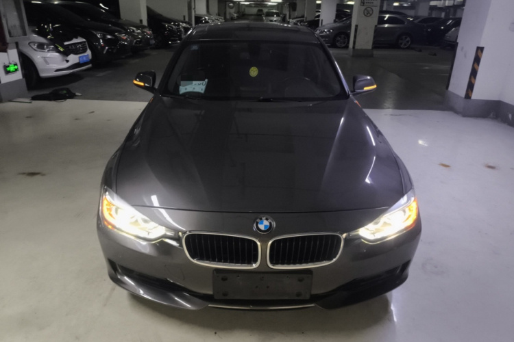 宝马3系 2013款 320i 时尚型车身外观2