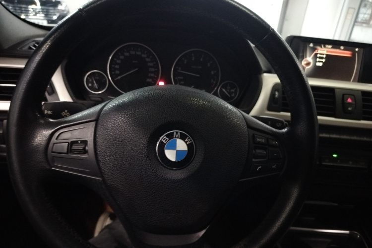 宝马3系 2015款 316Li 时尚型中控内饰13