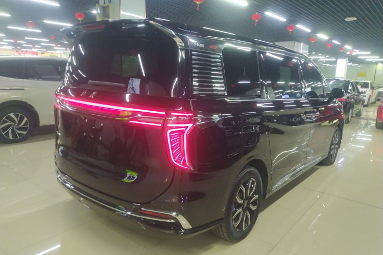 红旗HQ9 2023款 2.0T 智联旗享版车身外观7