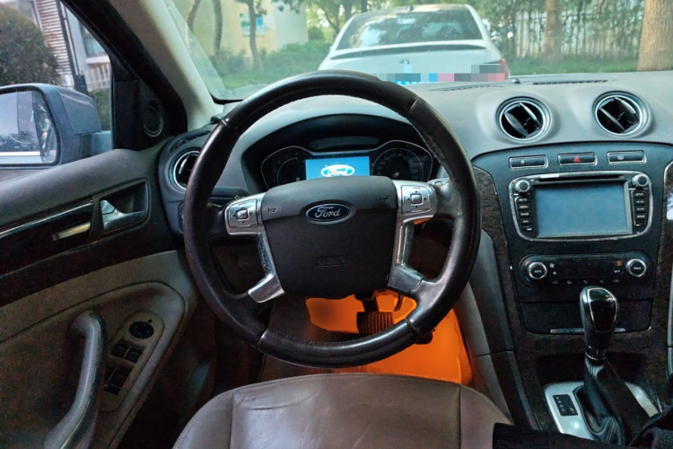 福特 蒙迪欧-致胜 2011款 2.0L GTDi200时尚型中控内饰13