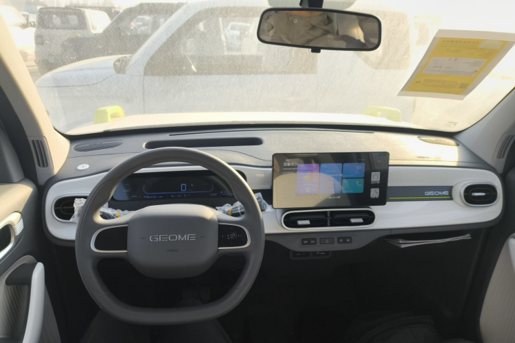 吉利银河 2025款 210km 熊猫骑士中控内饰7002