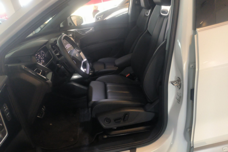 奥迪Q4 e-tron 2024款 40 e-tron 创境版中控内饰19