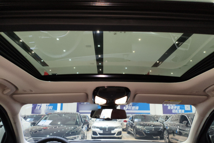 宝马3系 2025款 330Li M运动曜夜套装中控内饰22