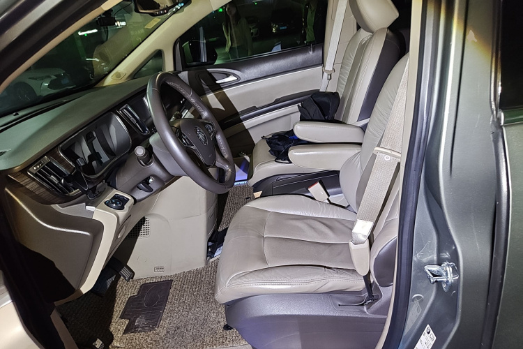 别克GL8 2013款 3.0L XT豪华商务旗舰版局部细节19