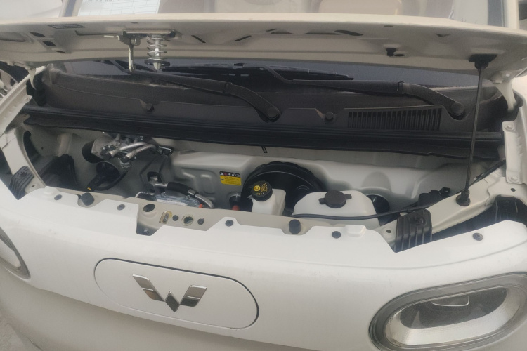 五菱汽车 宏光MINIEV 2024款 第三代 215km 青春版机舱底盘24