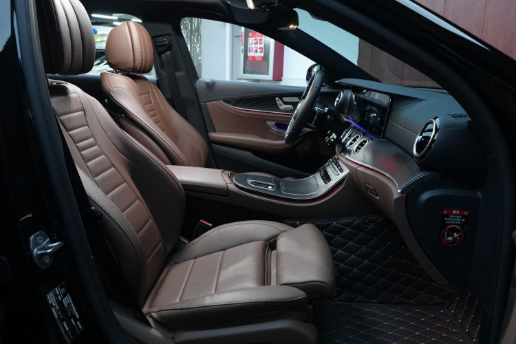 奔驰E级 2021款 改款 E 260 L 运动型中控内饰7005