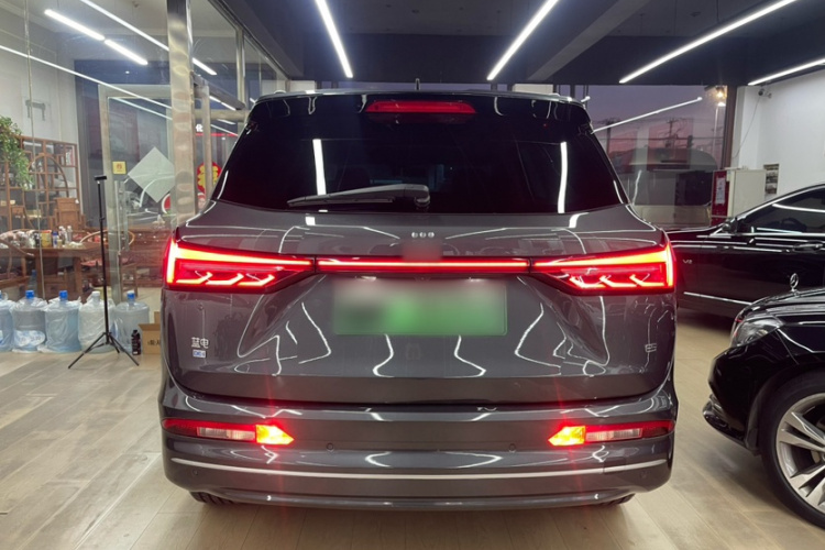 蓝电E5 2024款 荣耀版 100KM臻享型 7座车身外观6004