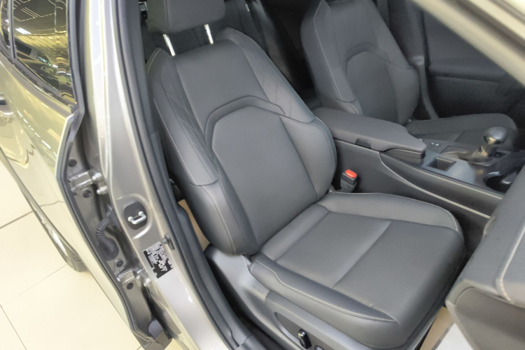 雷克萨斯UX 2022款 260h 探·酷版局部细节41