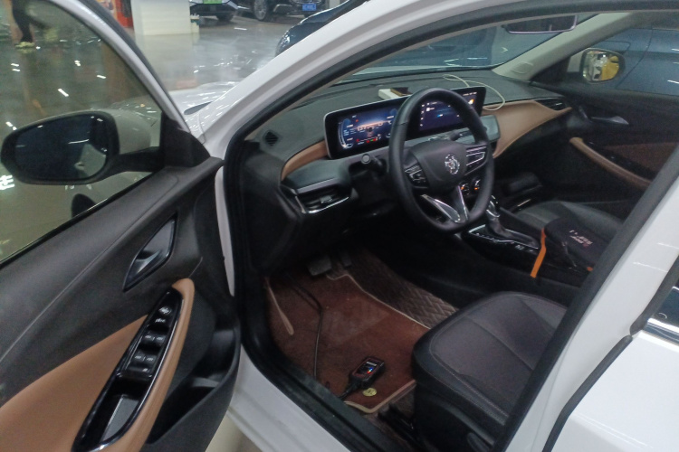 别克 威朗 2022款 Pro 533T 乐享版中控内饰7002