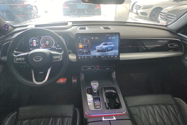 广汽传祺 传祺GS8 2022款 领航系列 2.0TGDI 两驱尊贵版（七座）中控内饰12