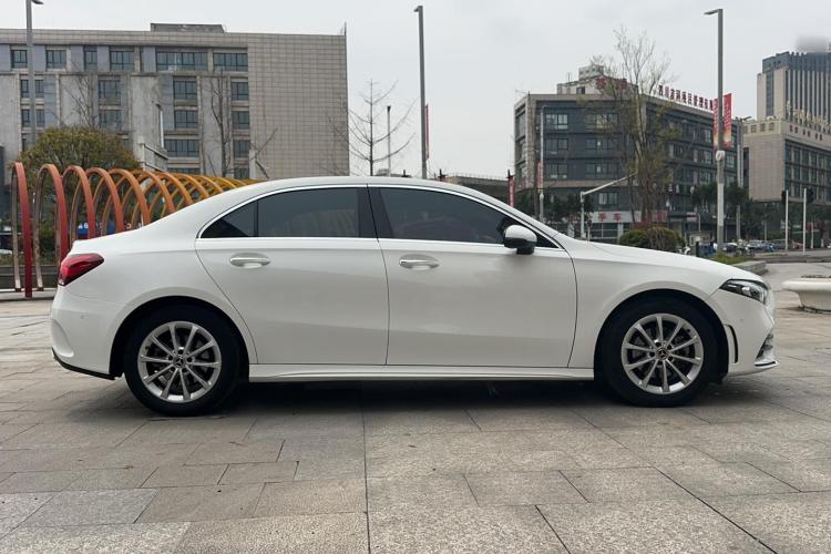 奔驰A级 2021款 A 200 L 运动轿车时尚型车身外观6002