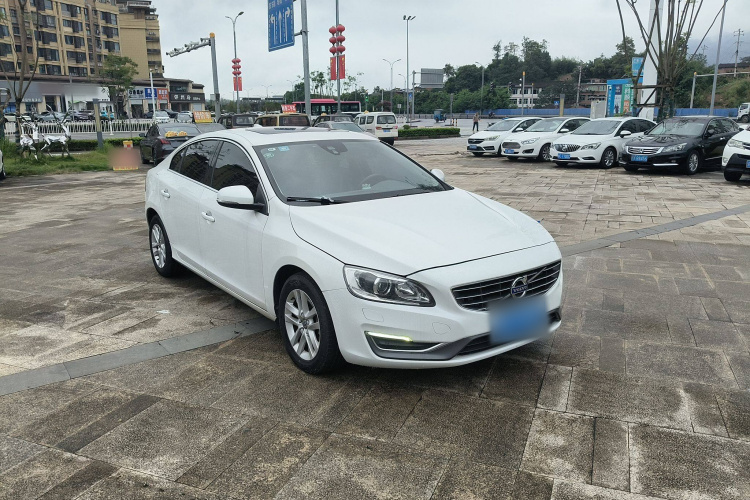 沃尔沃S60 2018款 S60L T3 智进版车身外观6002