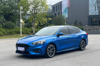 福特 福克斯 2020款 三厢 EcoBoost 180 自动ST Line