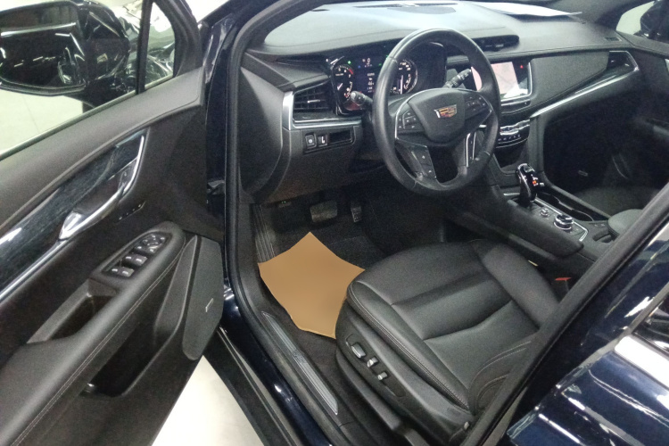 凯迪拉克XT5 2022款 2.0T 两驱豪华型中控内饰20