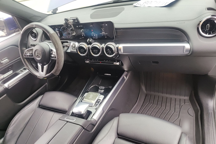 奔驰GLB 2020款 GLB 200 动感型中控内饰12