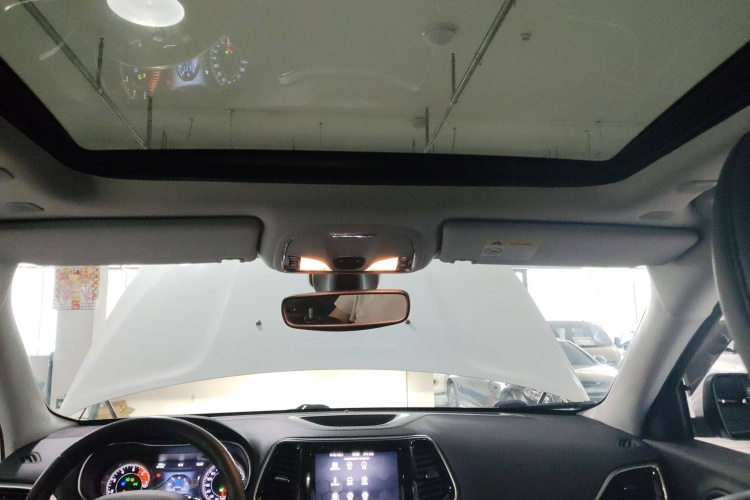 Jeep 自由光 2019款 2.0T 两驱智享版 国V中控内饰22