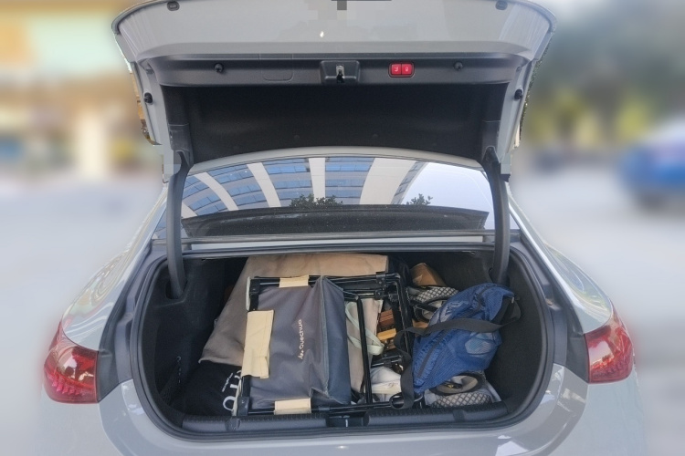 奔驰EQE 2022款 350 豪华版中控内饰23