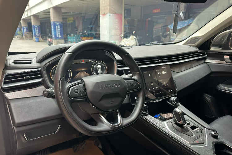 领克01 2021款 2.0TD 两驱型Pro中控内饰7002