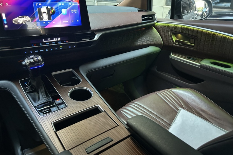 丰田 赛那SIENNA 2021款 2.5L混动 舒适版中控内饰7008