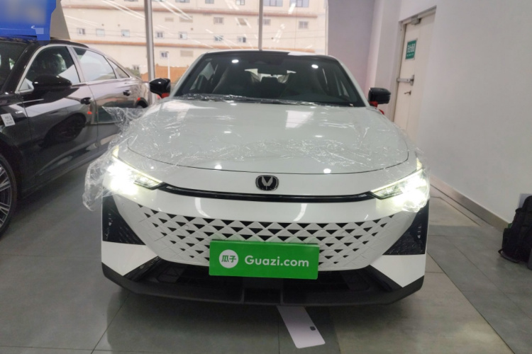 长安UNI-V 2024款 1.5T 尊贵型车身外观2