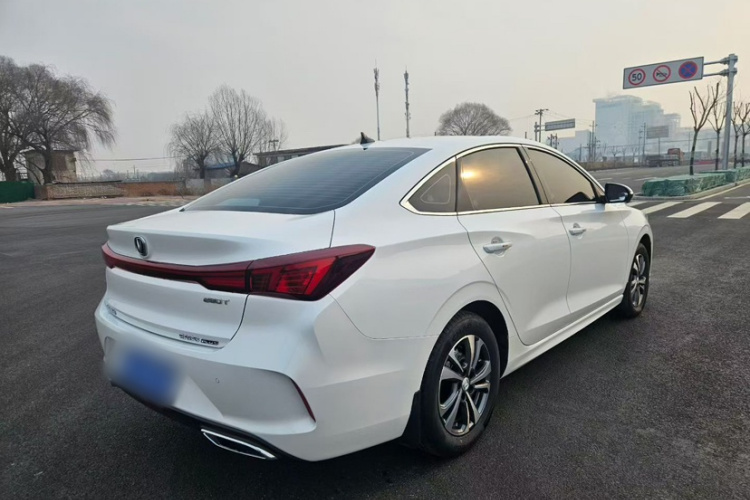 长安 逸动 2024款 PLUS 蓝鲸NE 1.4T GDI DCT高能版车身外观6005