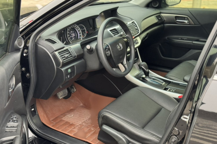 本田 雅阁 2015款 2.0L LX 舒适版中控内饰7002