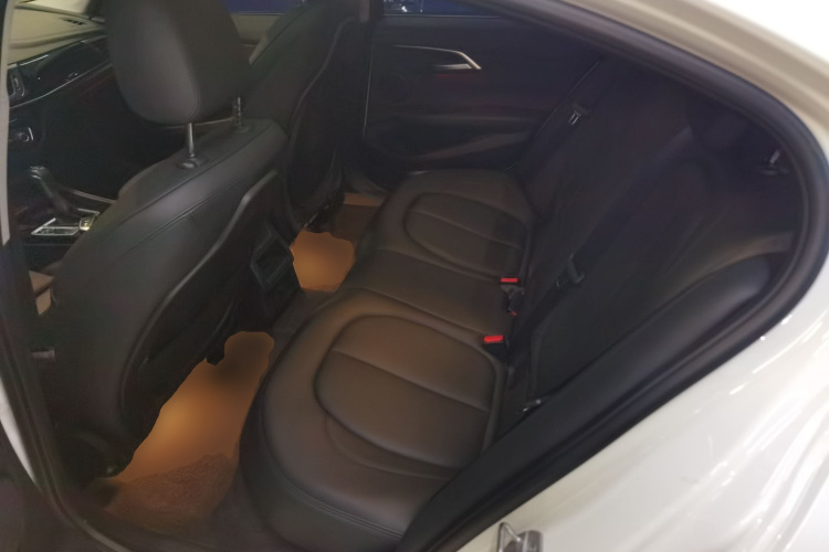 宝马1系 2018款 118i 运动型中控内饰7004