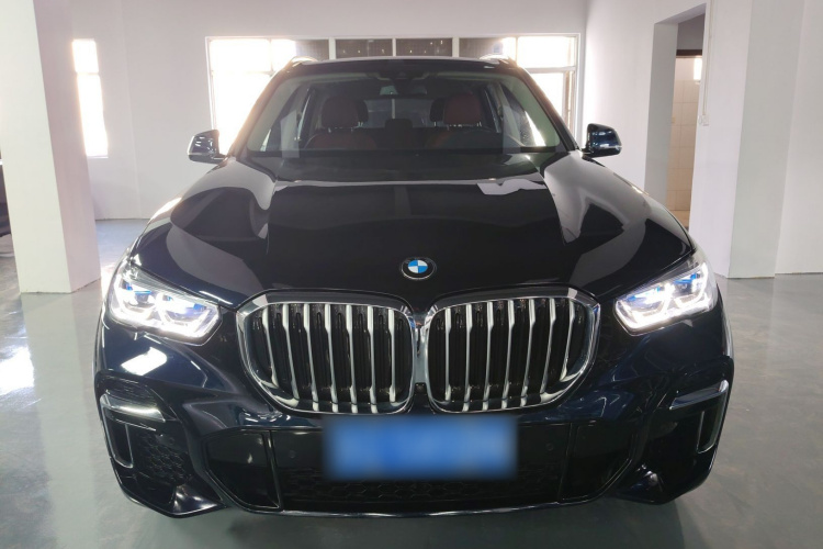 宝马X5 2022款 改款 xDrive 30Li 尊享型M运动套装车身外观2