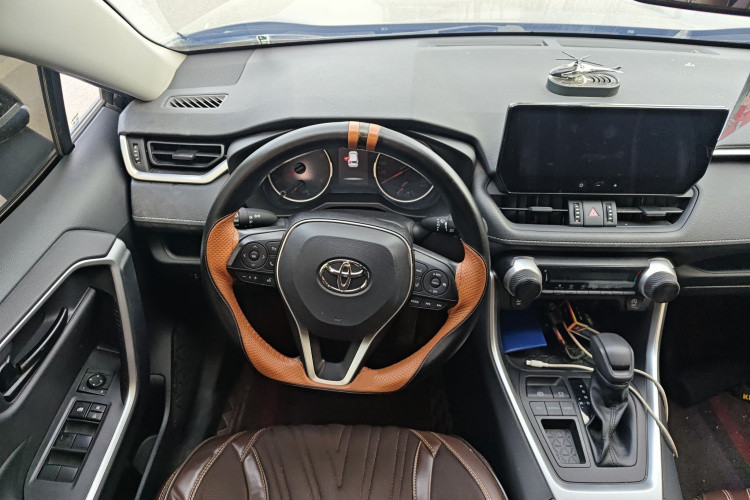 丰田 RAV4荣放 2023款 2.0L CVT两驱都市版中控内饰13