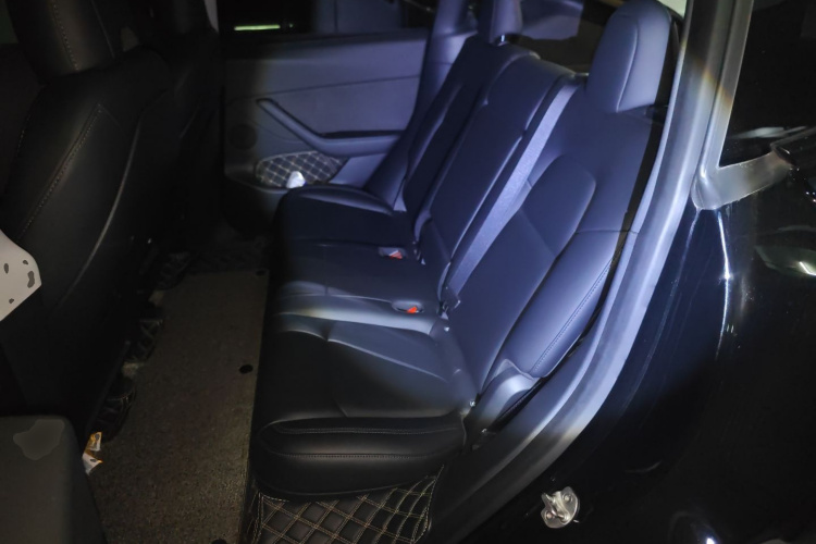 特斯拉 Model Y 2022款 后轮驱动版中控内饰21
