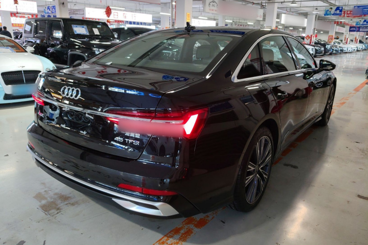 奥迪A6L 2026款 45 TFSI 臻选动感型车身外观6005