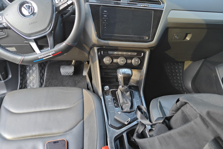 大众 途观L 2020款 330TSI 自动两驱全景舒适版 国VI中控内饰12