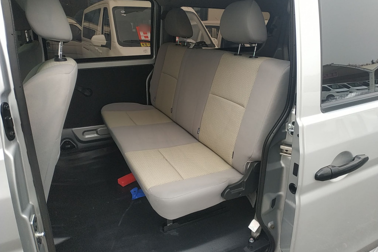 金杯 小海狮X30 2023款 1.5L 超享型客车5/6/7座无空调版SWC15M中控内饰21