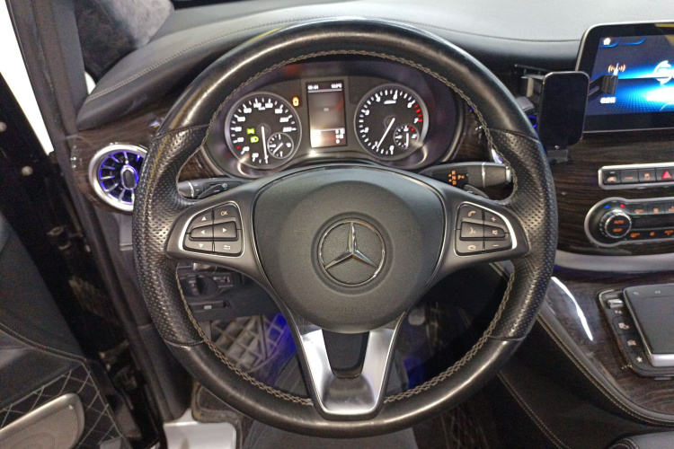 奔驰 威霆 2020款 2.0T 商务版 7座中控内饰13