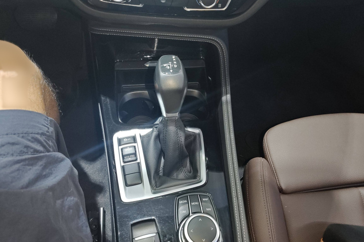 宝马1系 2019款 120i 领先型M运动套装局部细节18