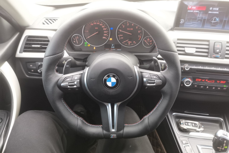 宝马3系 2015款 320Li 时尚型中控内饰13