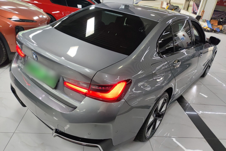 宝马i3 2023款 eDrive 40 L 曜夜运动套装车身外观7