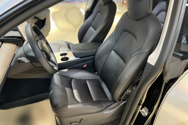 特斯拉 Model Y 2021款 标准续航后驱版局部细节19