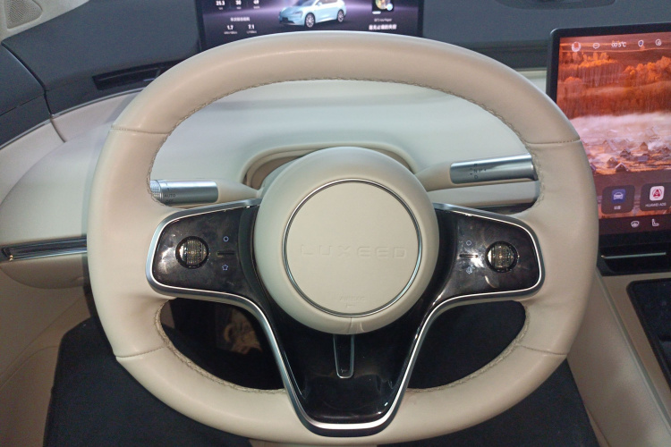 鸿蒙智行 智界R7 2025款 增程 251km Max局部细节13