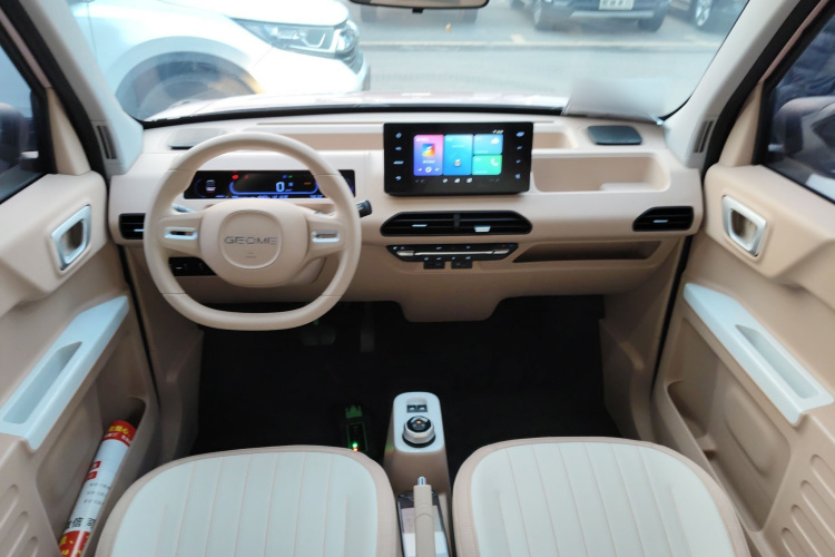 吉利银河 2023款 熊猫mini 200km 耐力熊中控内饰12