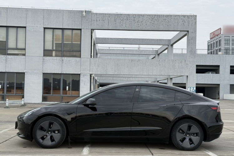 特斯拉 Model 3 2022款 后轮驱动版车身外观6006