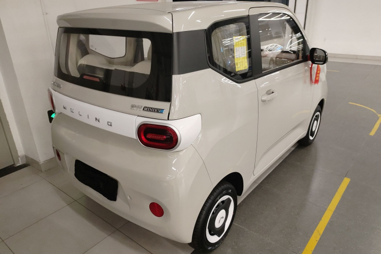 五菱汽车 宏光MINIEV 2024款 第三代 215km 青春版车身外观7