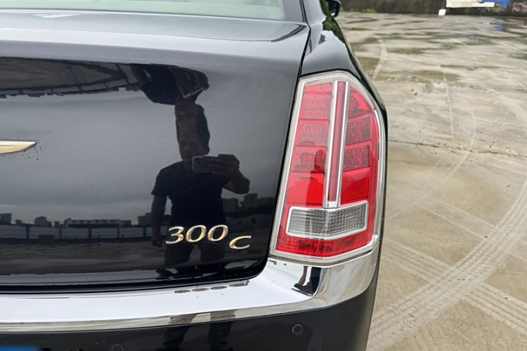 克莱斯勒300C(进口) 2013款 3.6L 尊适版车身外观6001