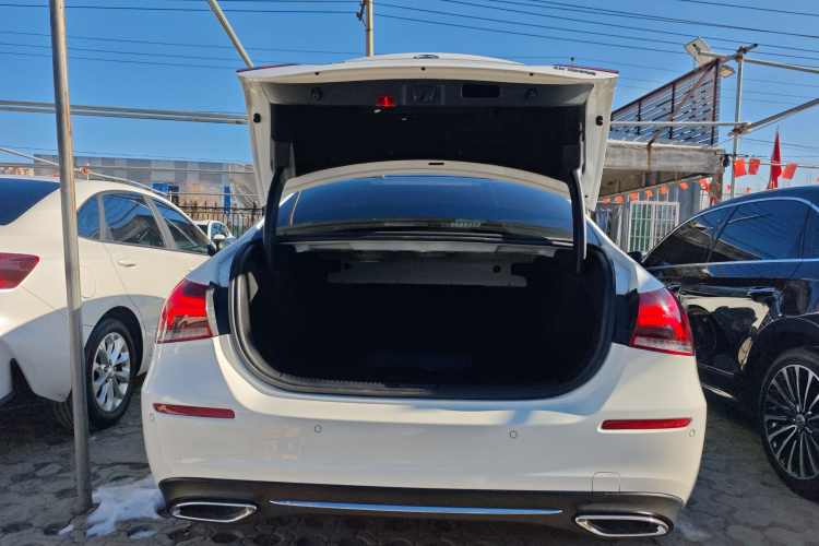 奔驰A级 2019款 A 200 L机舱底盘23