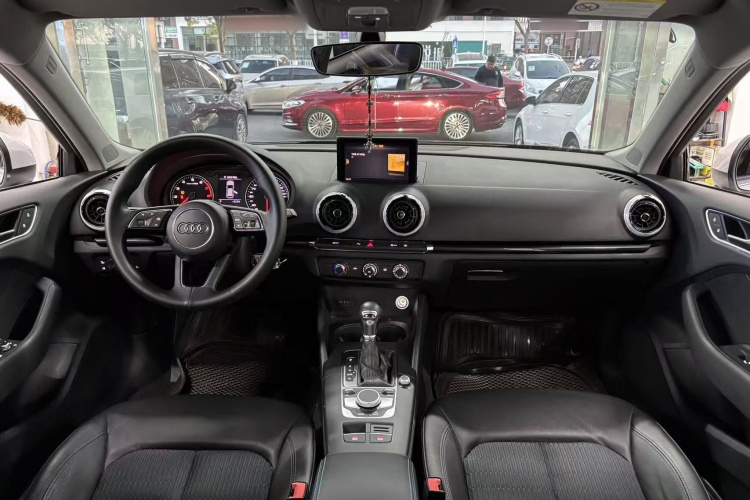 奥迪A3 2018款 30周年年型 Sportback 35 TFSI 时尚型中控内饰7004