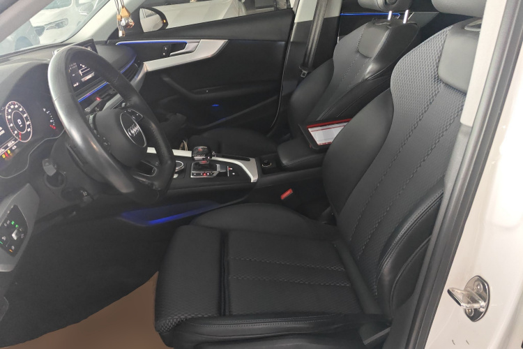 奥迪A4L 2018款 30周年年型 40 TFSI 运动型中控内饰19