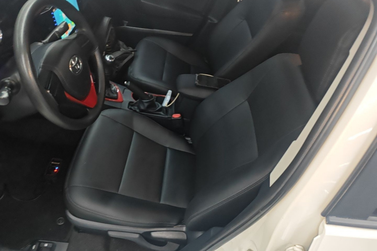 丰田 雷凌 2014款 1.6G 手动精英版中控内饰19