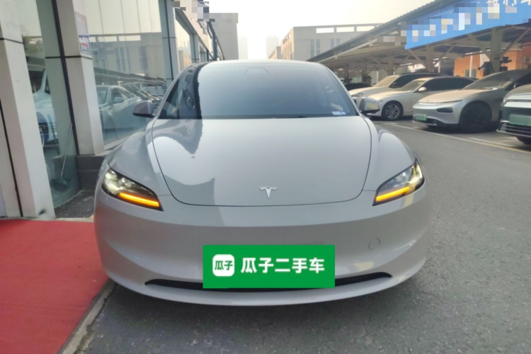 特斯拉 Model 3 2023款 长续航全轮驱动版车身外观2