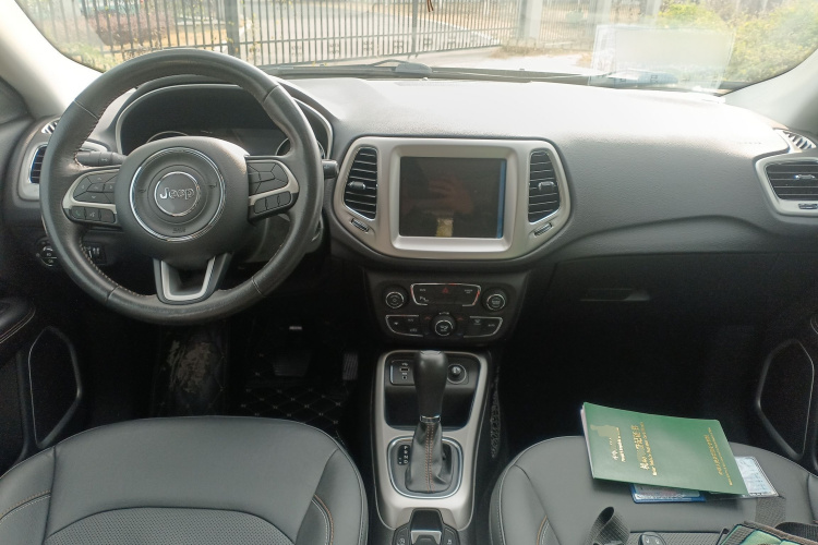 Jeep 指南者 2017款 200T 自动家享版中控内饰12