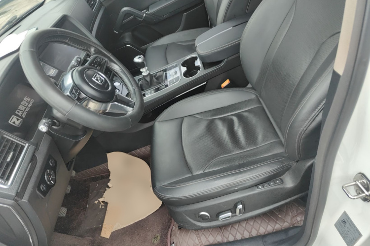 众泰T600 2016款 运动版 1.5T 手动尊贵型中控内饰19